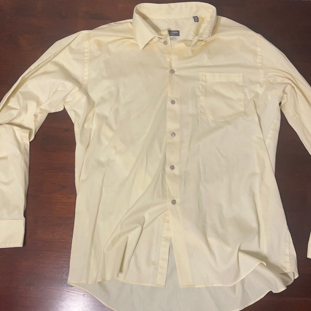 Can huesen button down yellow long sleeve shirt. Regular fit.size large.